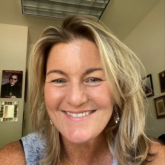 Meet your Posher, Karin - Picture 1 of 1